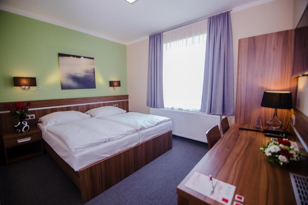 Hotel Jezerka Seč Exteriör bild