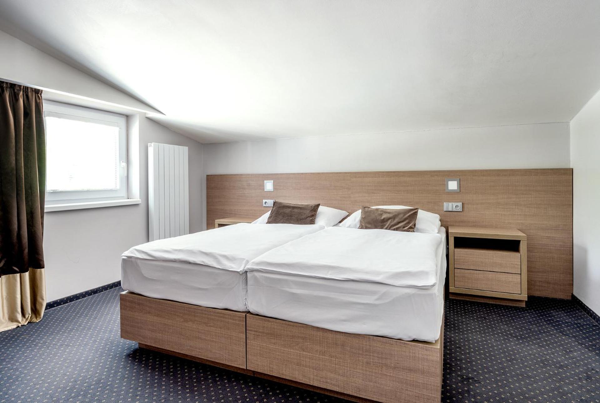 Hotel Jezerka Seč Exteriör bild