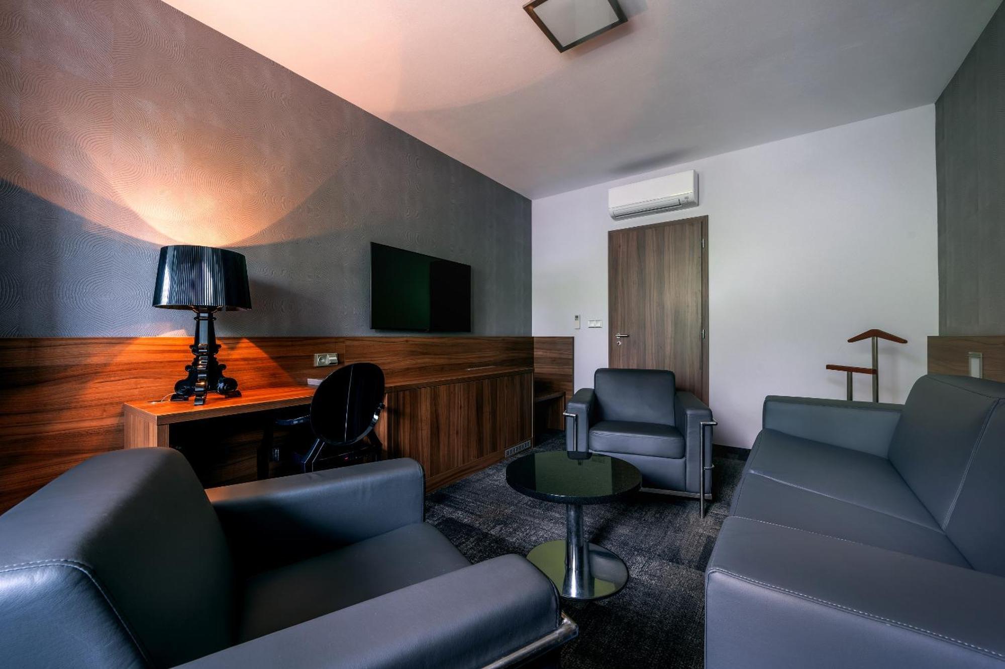 Hotel Jezerka Seč Exteriör bild